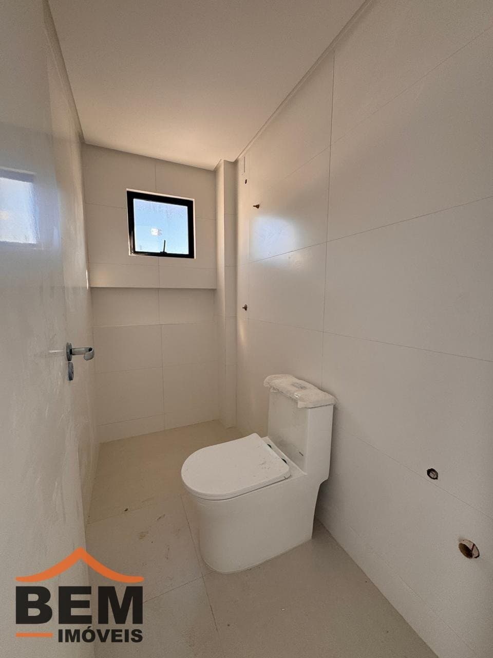 Casa à Venda com 2 quartos sendo 2 suítes, 1 vaga no bairro Rio Pequeno em Camboriú/SC: i74w8W45fP5J18s_84086a553fc64d3d4