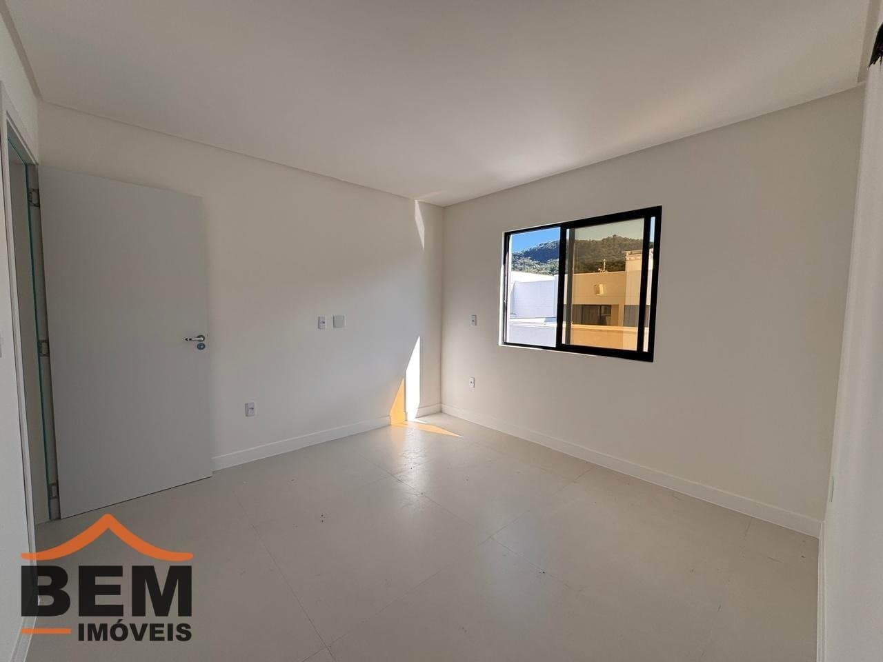 Casa à Venda com 2 quartos sendo 2 suítes, 1 vaga no bairro Rio Pequeno em Camboriú/SC: i74w8W45fP5J18s_84086a553fc7e65dc