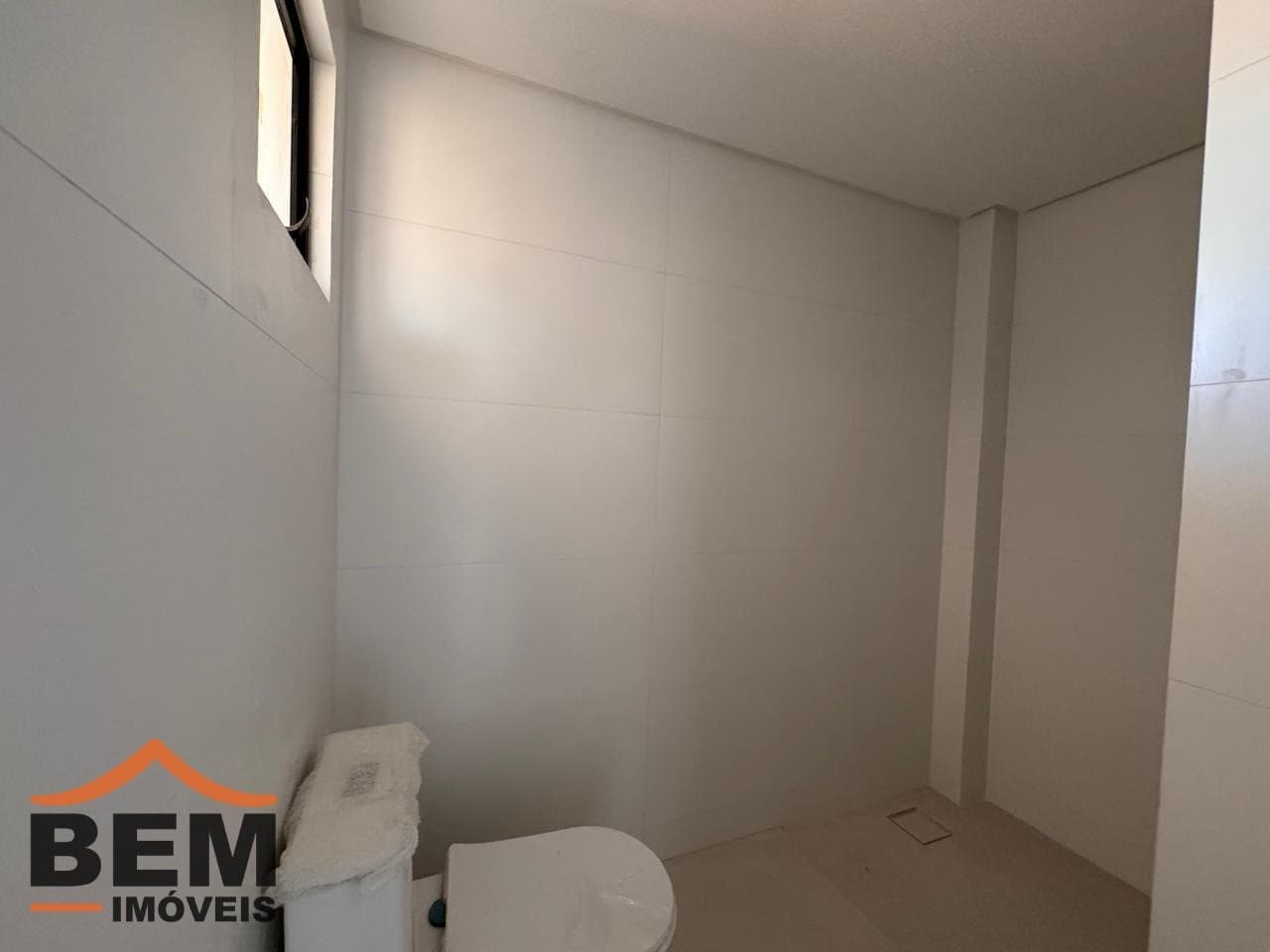 Casa à Venda com 2 quartos sendo 2 suítes, 1 vaga no bairro Rio Pequeno em Camboriú/SC: i74w8W45fP5J18s_84086a553fd67cce6