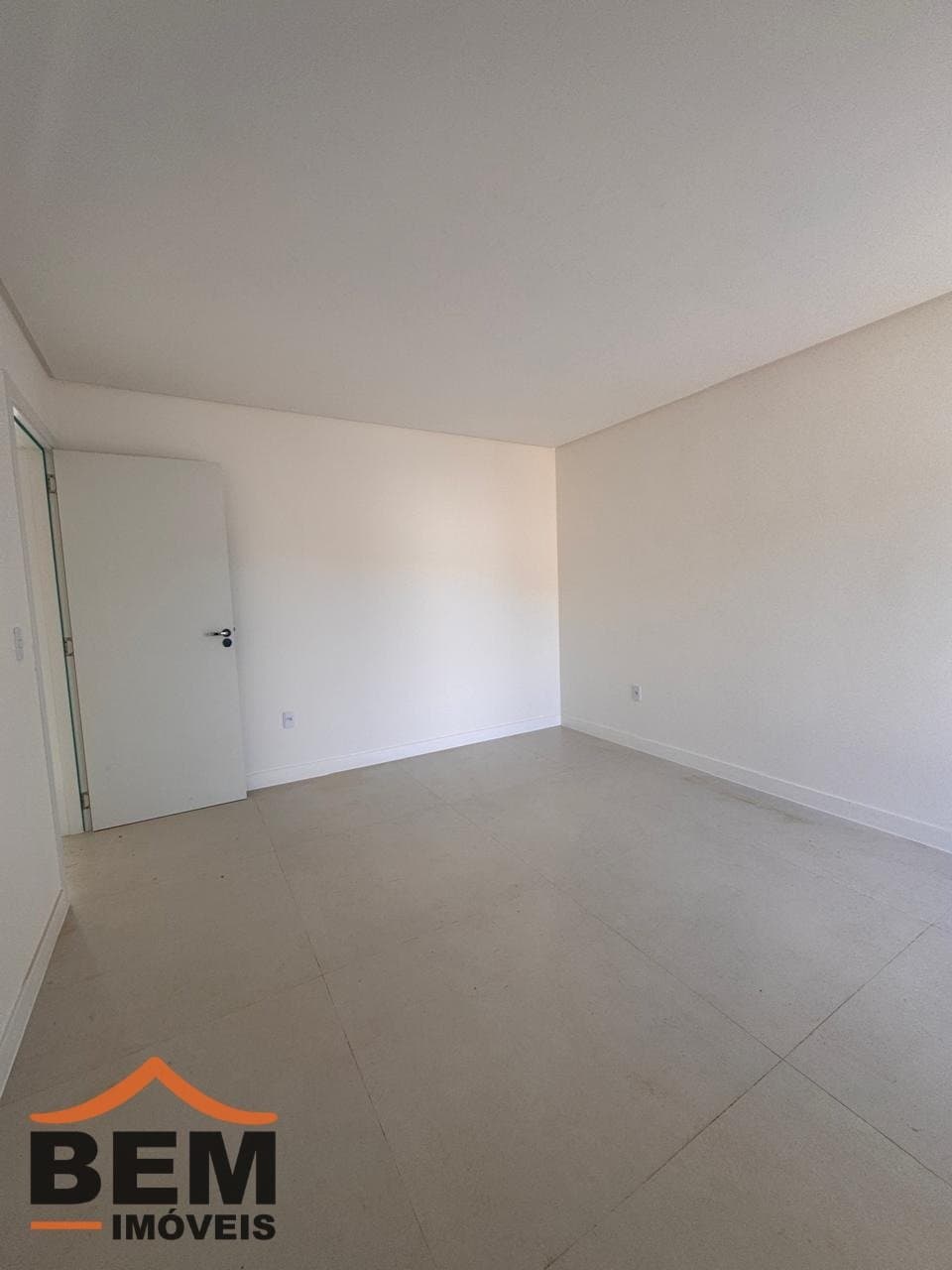 Casa à Venda com 2 quartos sendo 2 suítes, 1 vaga no bairro Rio Pequeno em Camboriú/SC: i74w8W45fP5J18s_84086a553fda712f8