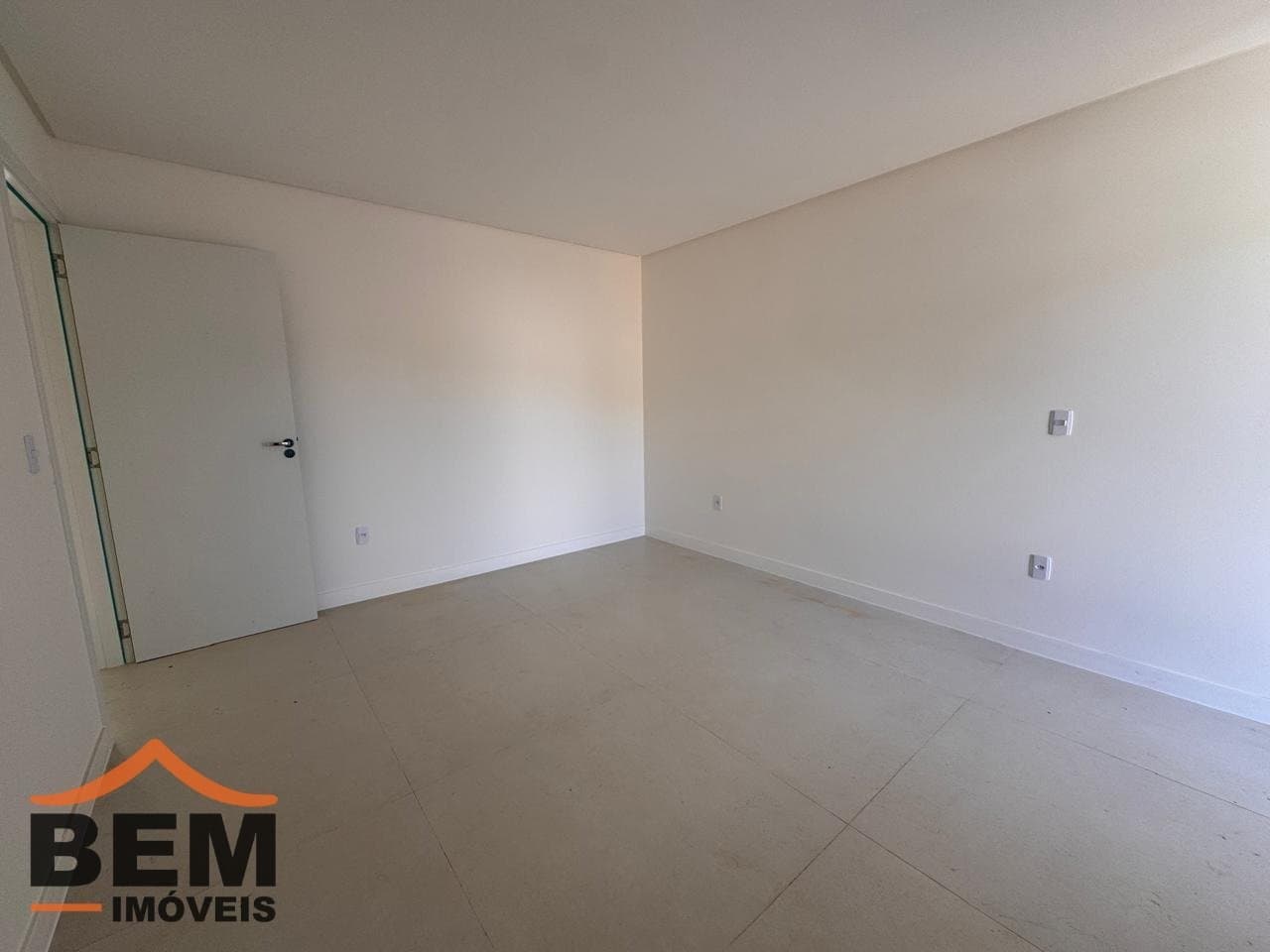Casa à Venda com 2 quartos sendo 2 suítes, 1 vaga no bairro Rio Pequeno em Camboriú/SC: i74w8W45fP5J18s_84086a553fdc85ee1