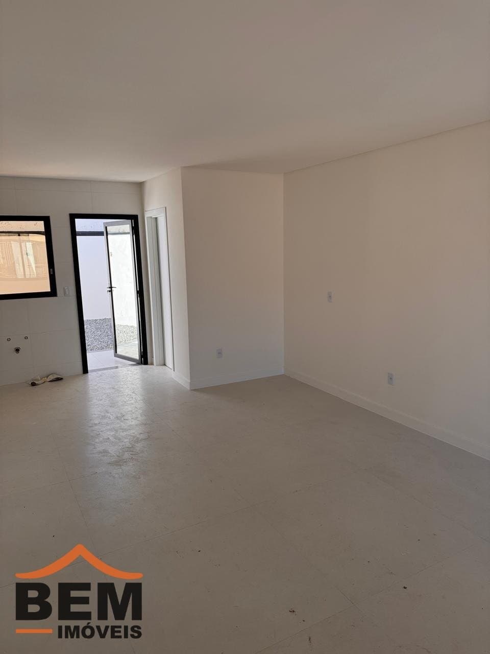Casa à Venda com 2 quartos sendo 2 suítes, 1 vaga no bairro Rio Pequeno em Camboriú/SC: i74w8W45fP5J18s_84086a553fde725cb