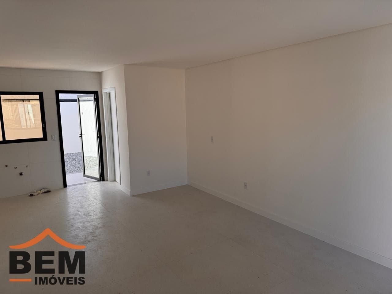 Casa à Venda com 2 quartos sendo 2 suítes, 1 vaga no bairro Rio Pequeno em Camboriú/SC: i74w8W45fP5J18s_84086a553fe04ef1f