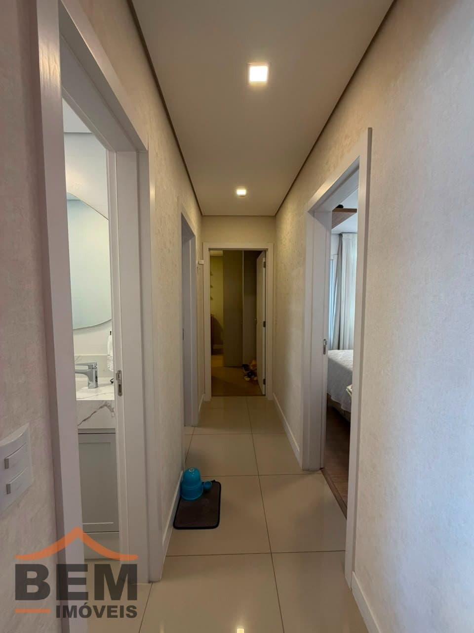 Apartamento à Venda com 3 quartos sendo 1 suíte, 2 vagas no bairro São João em Itajai/SC