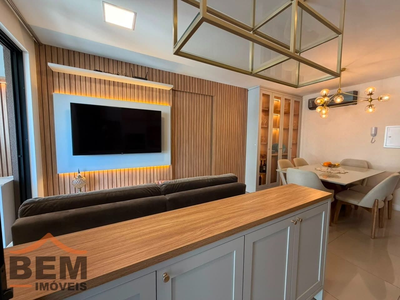 Apartamento à Venda com 3 quartos sendo 1 suíte, 2 vagas no bairro São João em Itajai/SC