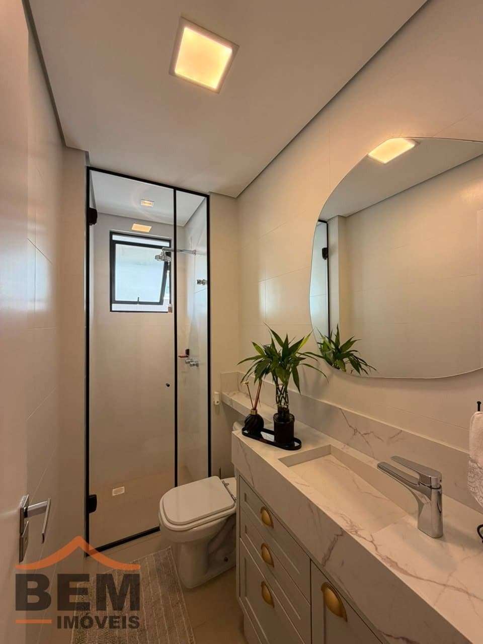 Apartamento à Venda com 3 quartos sendo 1 suíte, 2 vagas no bairro São João em Itajai/SC