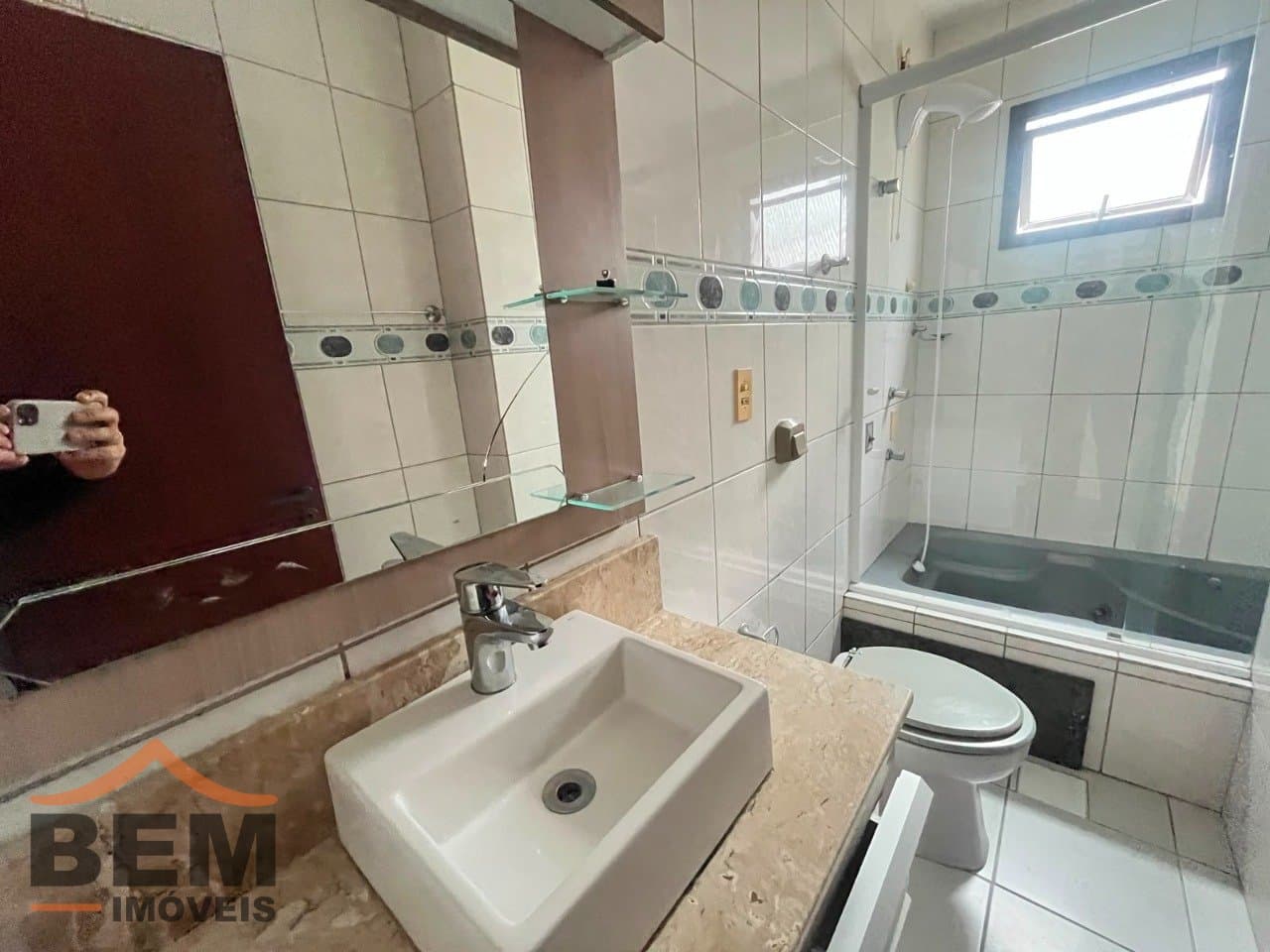 Apartamento para Locação com 3 quartos sendo 1 suíte no bairro Centro em Balneário Camboriú/SC: 1ae963fc-33a7-4868-b805-23916ce10ee3
