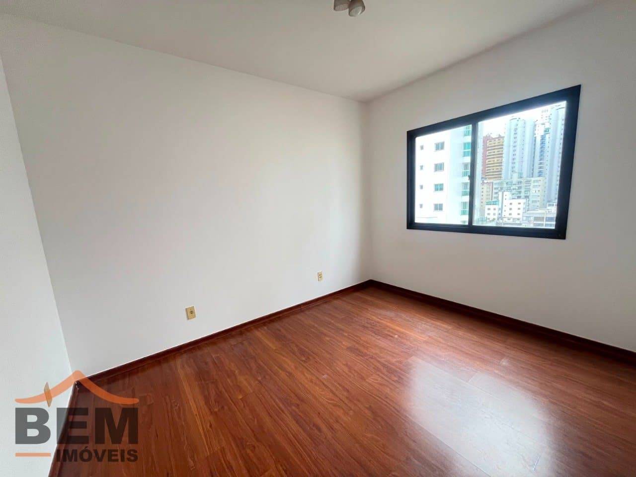 Apartamento para Locação com 3 quartos sendo 1 suíte no bairro Centro em Balneário Camboriú/SC: 2922d8a6-1a49-49e4-9550-fd6445eba80b