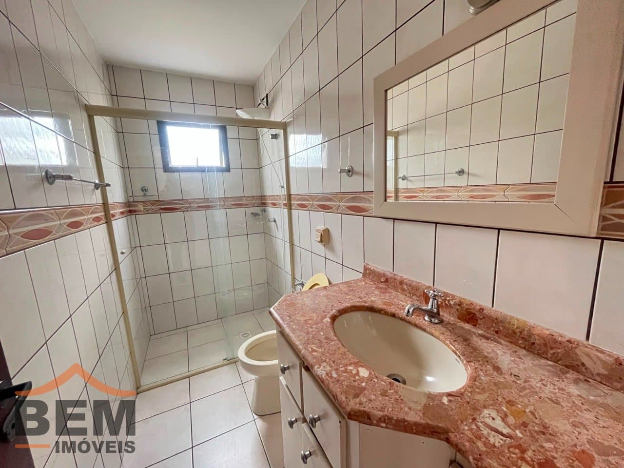 Apartamento para Locação com 3 quartos sendo 1 suíte no bairro Centro em Balneário Camboriú/SC: ca670fa6-40b2-40e6-b34c-aabbcc6374b1