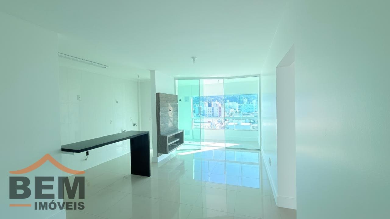 Apartamento à Venda com 2 quartos sendo 1 suíte, 2 vagas no bairro Nações em Balneário Camboriú/SC