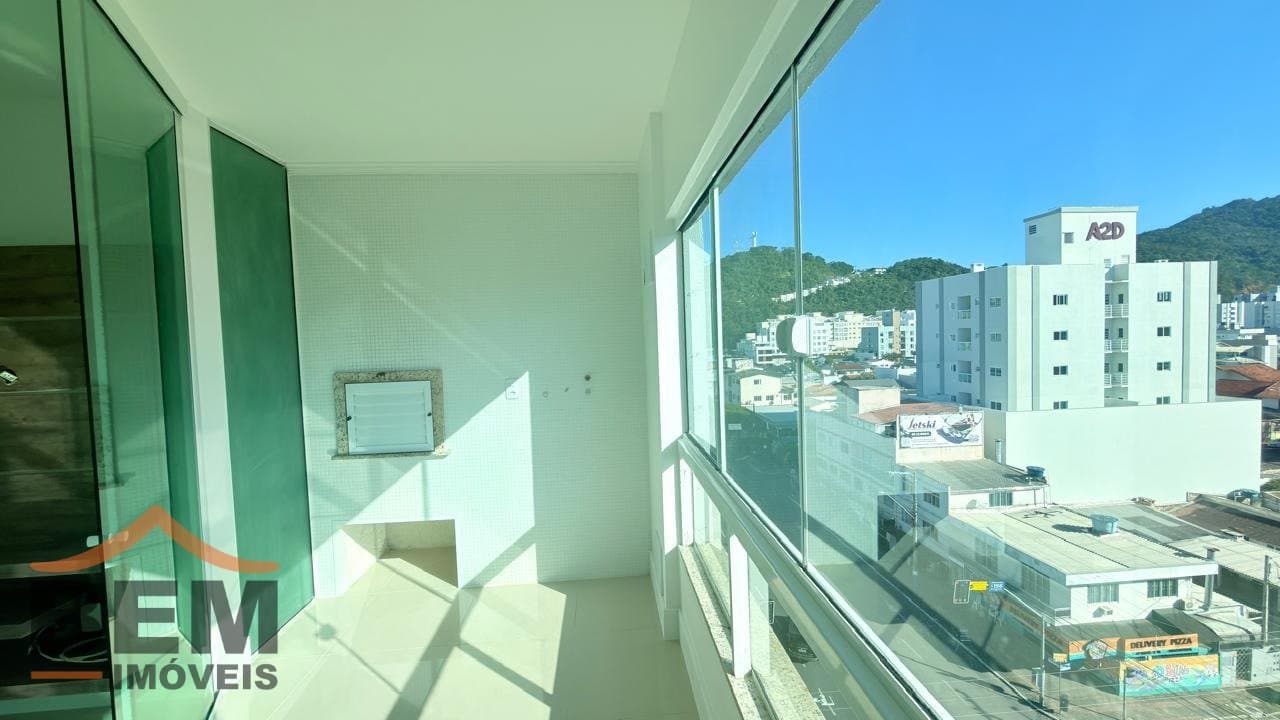 Apartamento à Venda com 2 quartos sendo 1 suíte, 2 vagas no bairro Nações em Balneário Camboriú/SC