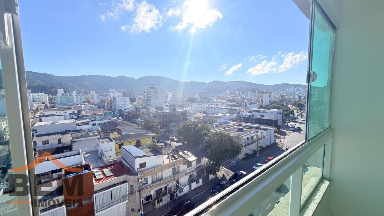 Apartamento à Venda com 2 quartos sendo 1 suíte, 2 vagas no bairro Nações em Balneário Camboriú/SC