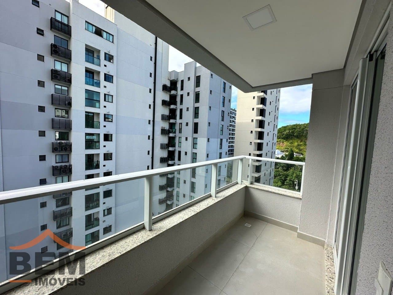 Apartamento para Locação com 2 quartos sendo 2 suítes, 2 vagas no bairro Praia Brava em Itajaí/SC: 7 - VISTA DA SACADA