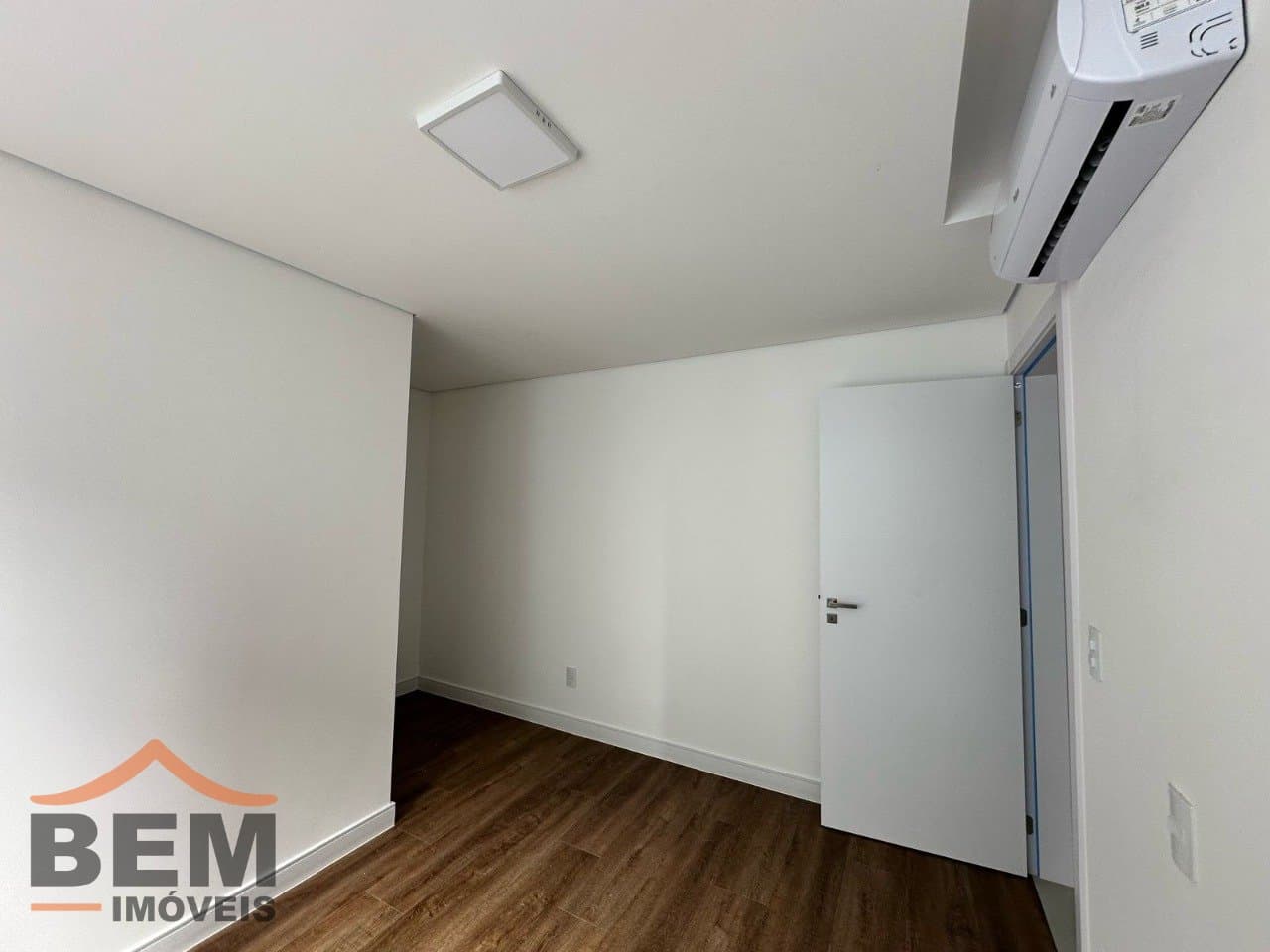 Apartamento para Locação com 2 quartos sendo 2 suítes, 2 vagas no bairro Praia Brava em Itajaí/SC: 11 - SUÍTE 02