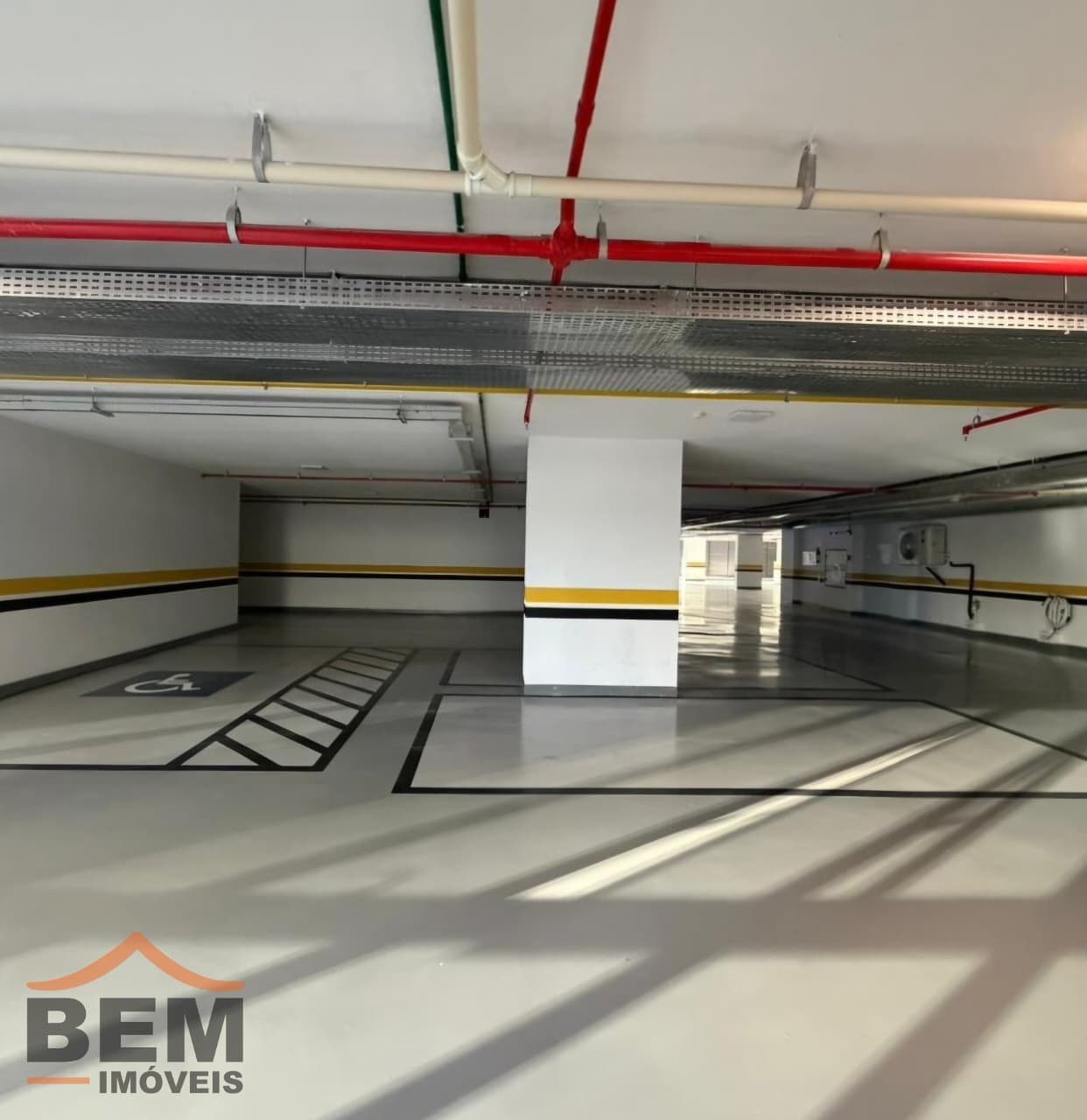 Ponto Comercial para Locação no bairro Centro em Balneário Camboriú/SC: 07-GARAGEM