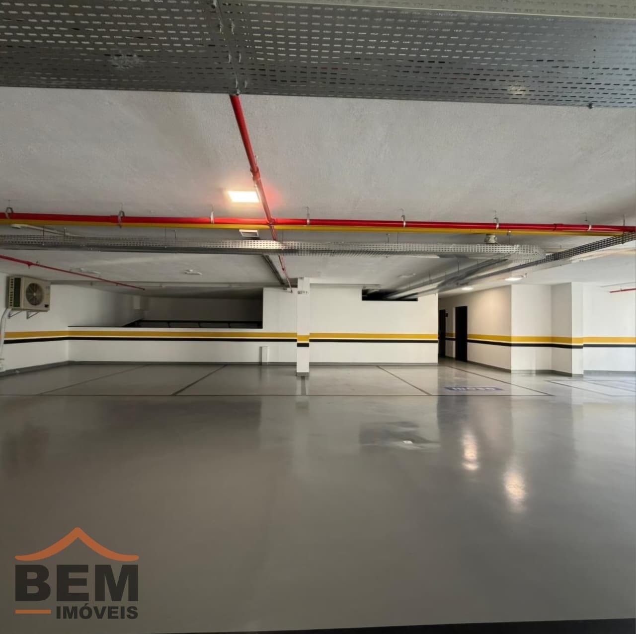 Ponto Comercial para Locação no bairro Centro em Balneário Camboriú/SC: 08-GARAGEM