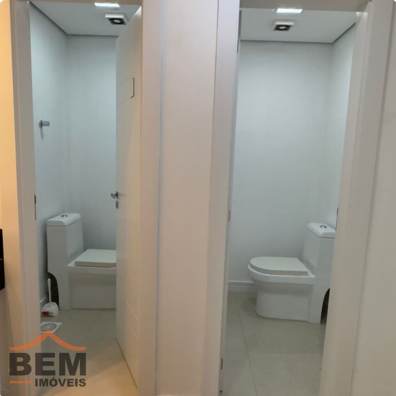 Sala Comercial para Locação no bairro Pioneiros em Balneário Camboriú/SC: 12-BANHEIROS