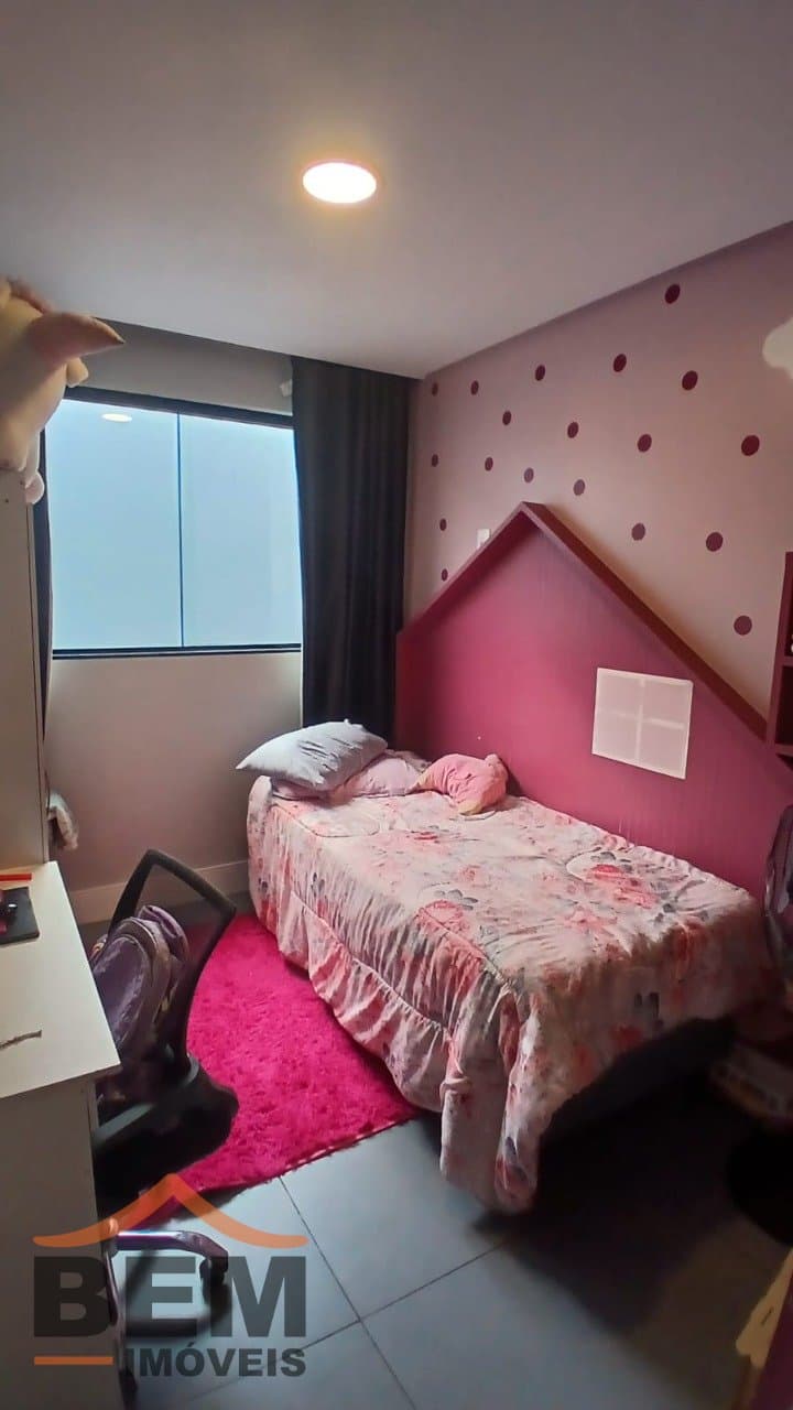 Casa à Venda com 3 quartos, 1 vaga no bairro Cedros em Camboriú/SC