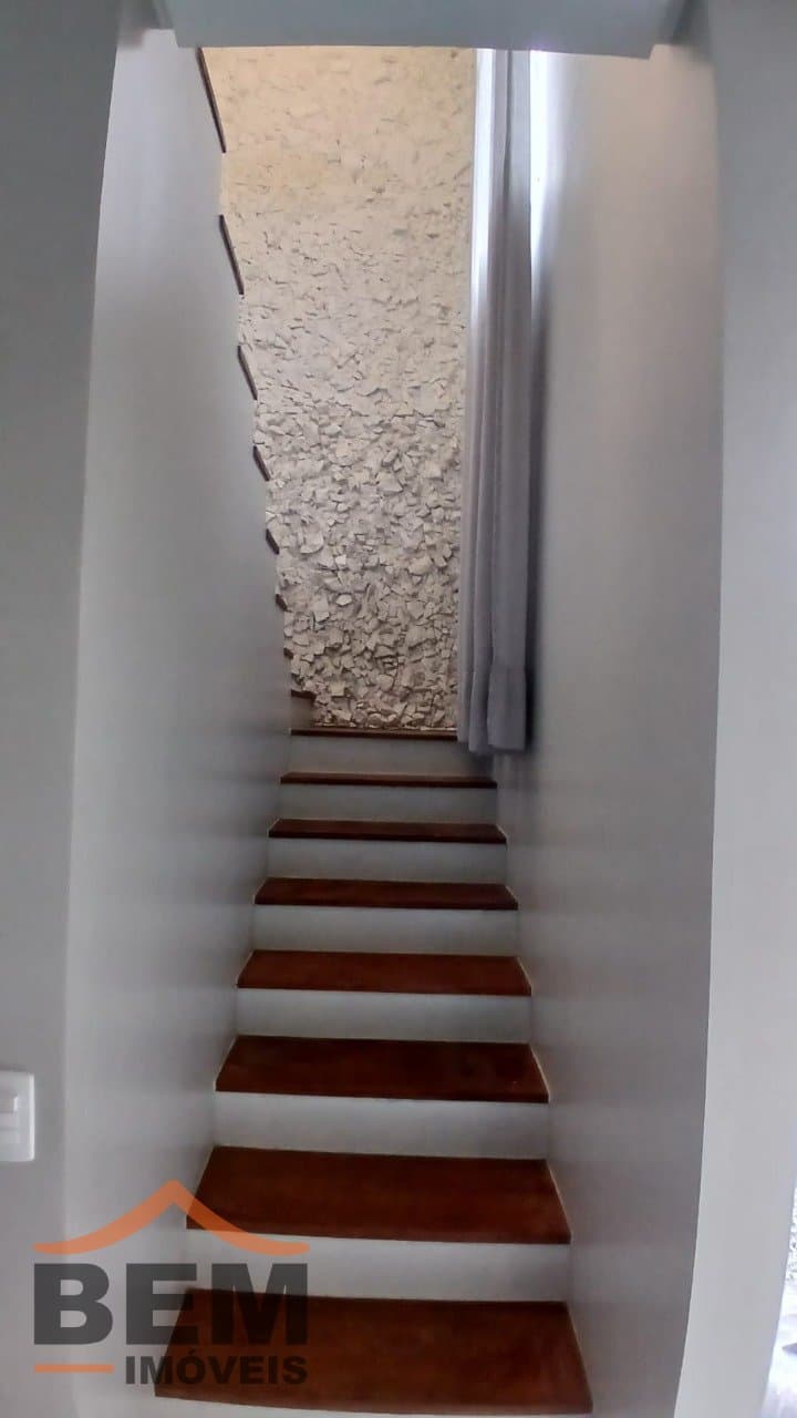 Casa à Venda com 3 quartos, 1 vaga no bairro Cedros em Camboriú/SC