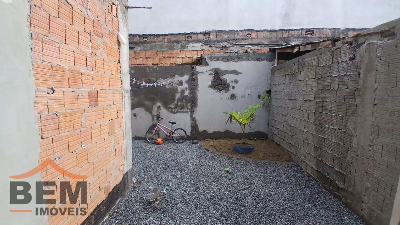 Casa à Venda com 3 quartos, 1 vaga no bairro Cedros em Camboriú/SC