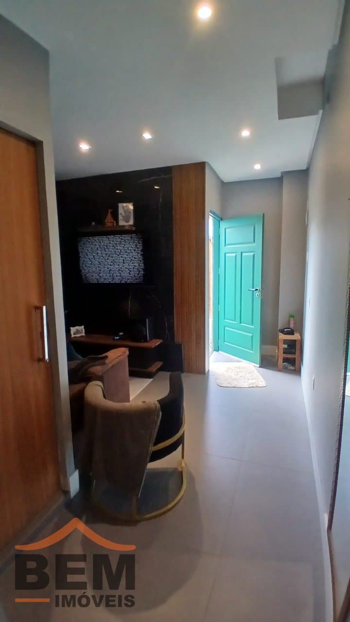 Casa à Venda com 3 quartos, 1 vaga no bairro Cedros em Camboriú/SC