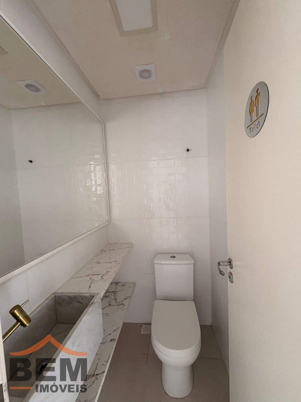 Sala Comercial para Locação no bairro Centro em Itajaí/SC: 8 - LAVABO