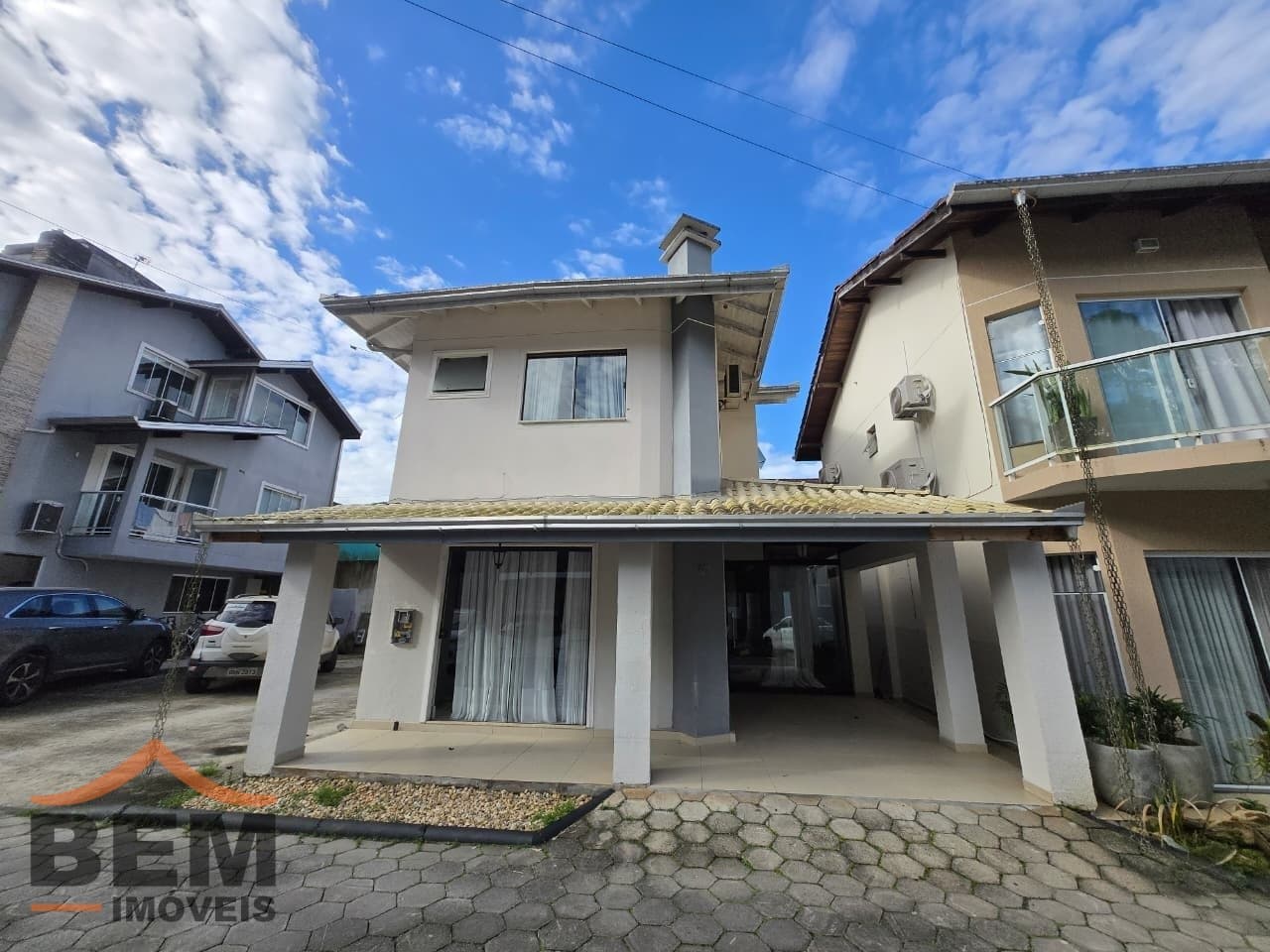 Casa em condomínio para aluguel em Camboriú: 01-FACHADA