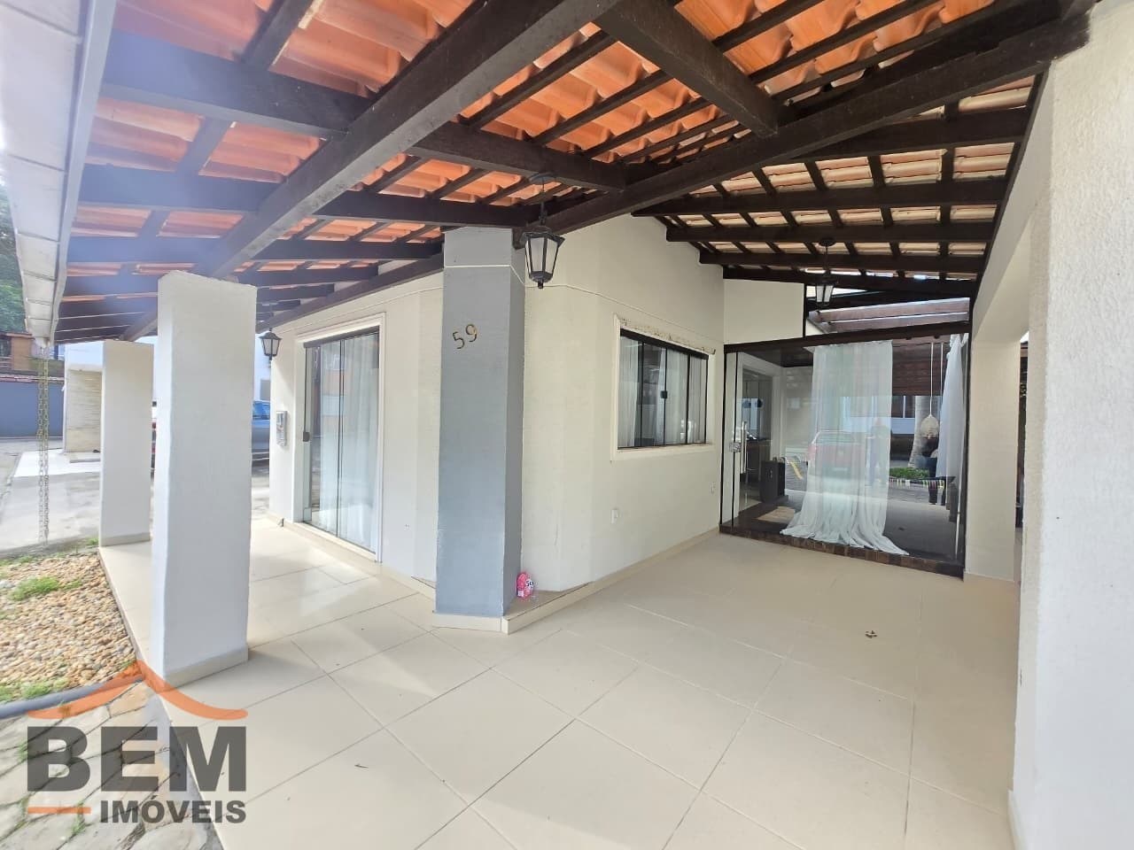 Casa em condomínio para aluguel em Camboriú: 02-GARAGEM 