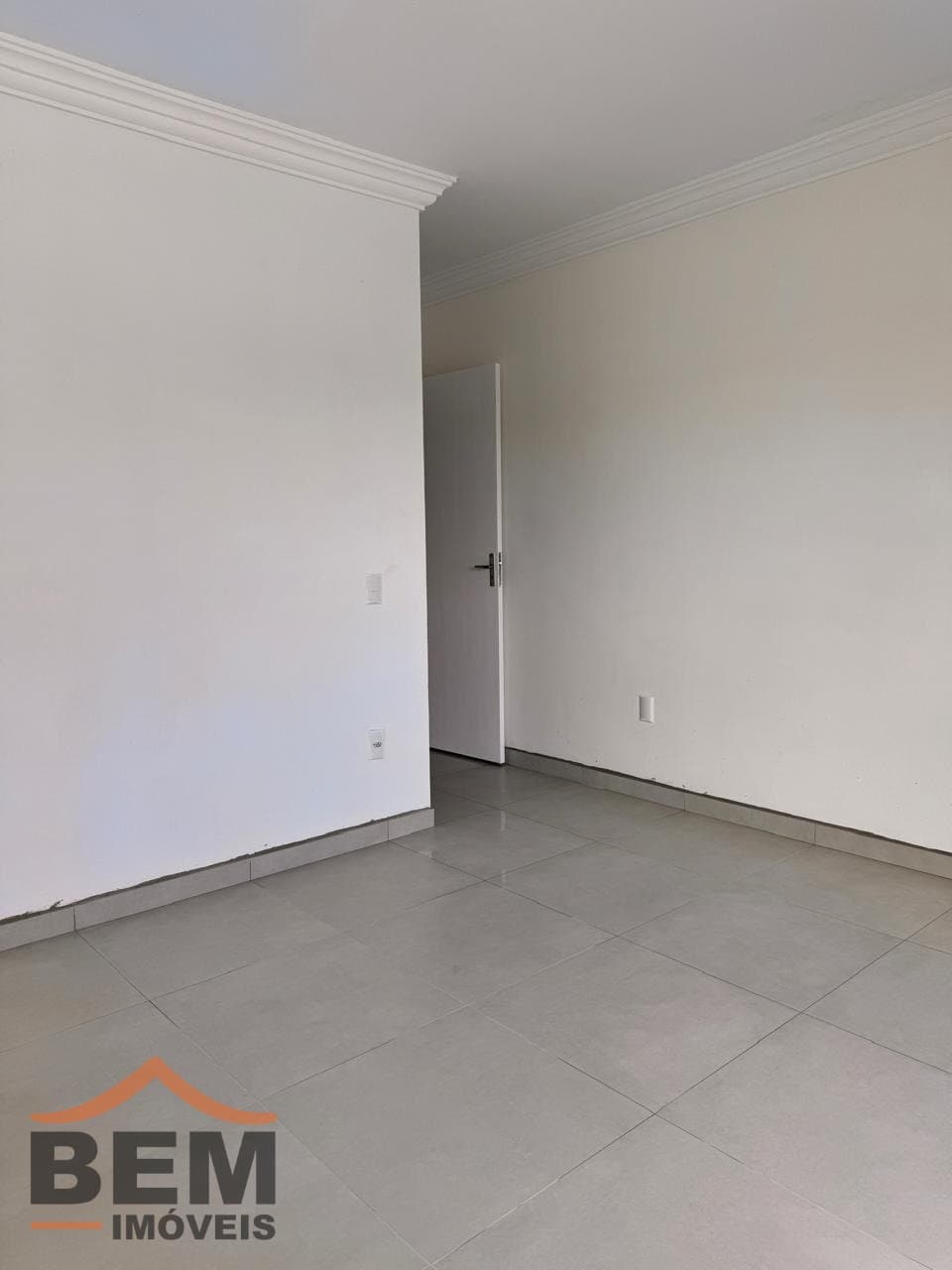 Casa à Venda com 3 quartos sendo 1 suíte, 1 vaga no bairro Santa Regina em Camboriú/SC