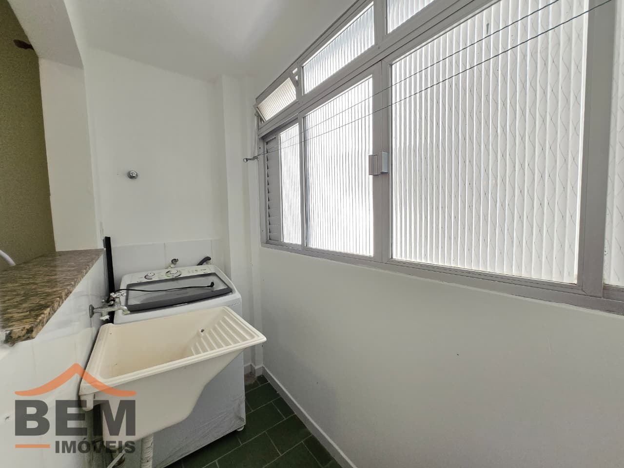Apartamento para Locação com 2 quartos, 1 vaga no bairro Centro em Balneário Camboriú/SC: 15-LAVANDERIA 