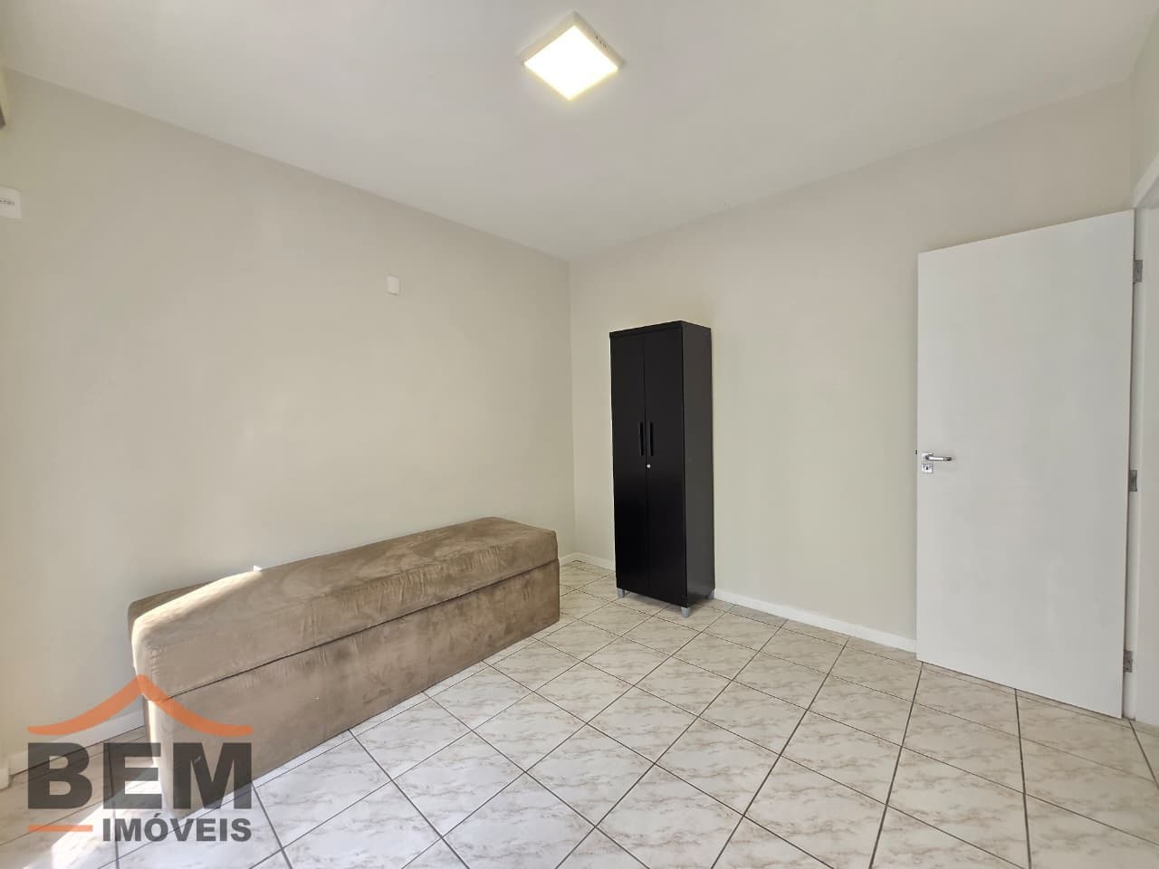 Apartamento para Locação com 2 quartos, 1 vaga no bairro Centro em Balneário Camboriú/SC: 08-DORMITÓRIO