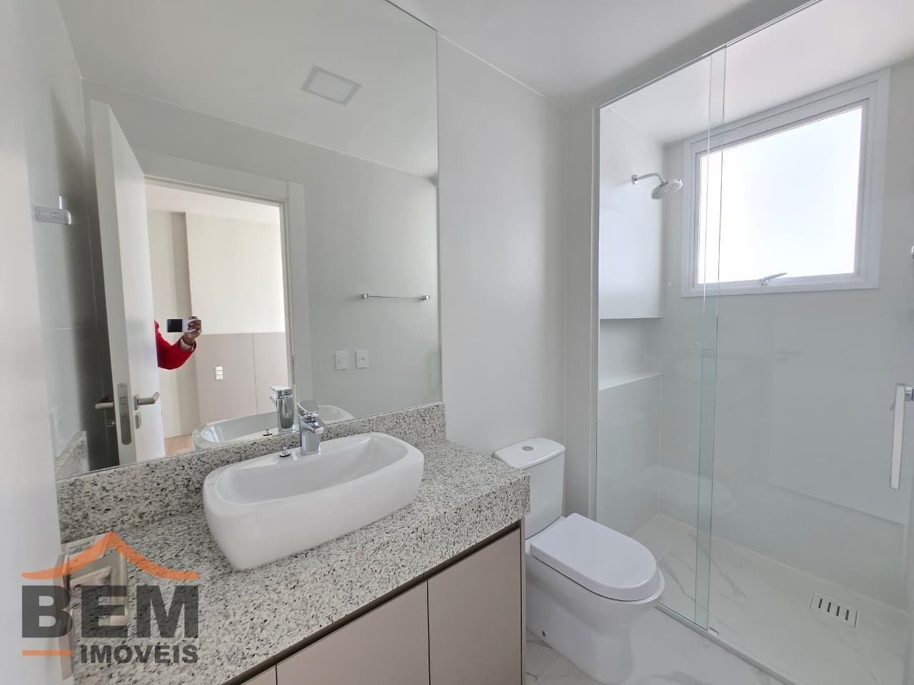 Apartamento para Locação com 2 quartos sendo 2 suítes, 3 vagas no bairro Centro em Balneário Camboriú/SC