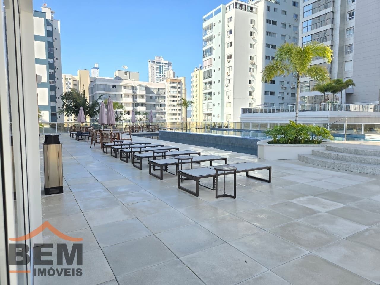 Apartamento para Locação com 2 quartos sendo 2 suítes, 3 vagas no bairro Centro em Balneário Camboriú/SC