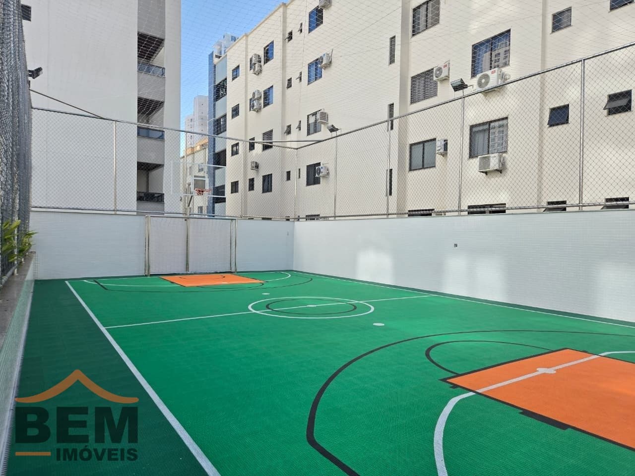 Apartamento para Locação com 2 quartos sendo 2 suítes, 3 vagas no bairro Centro em Balneário Camboriú/SC