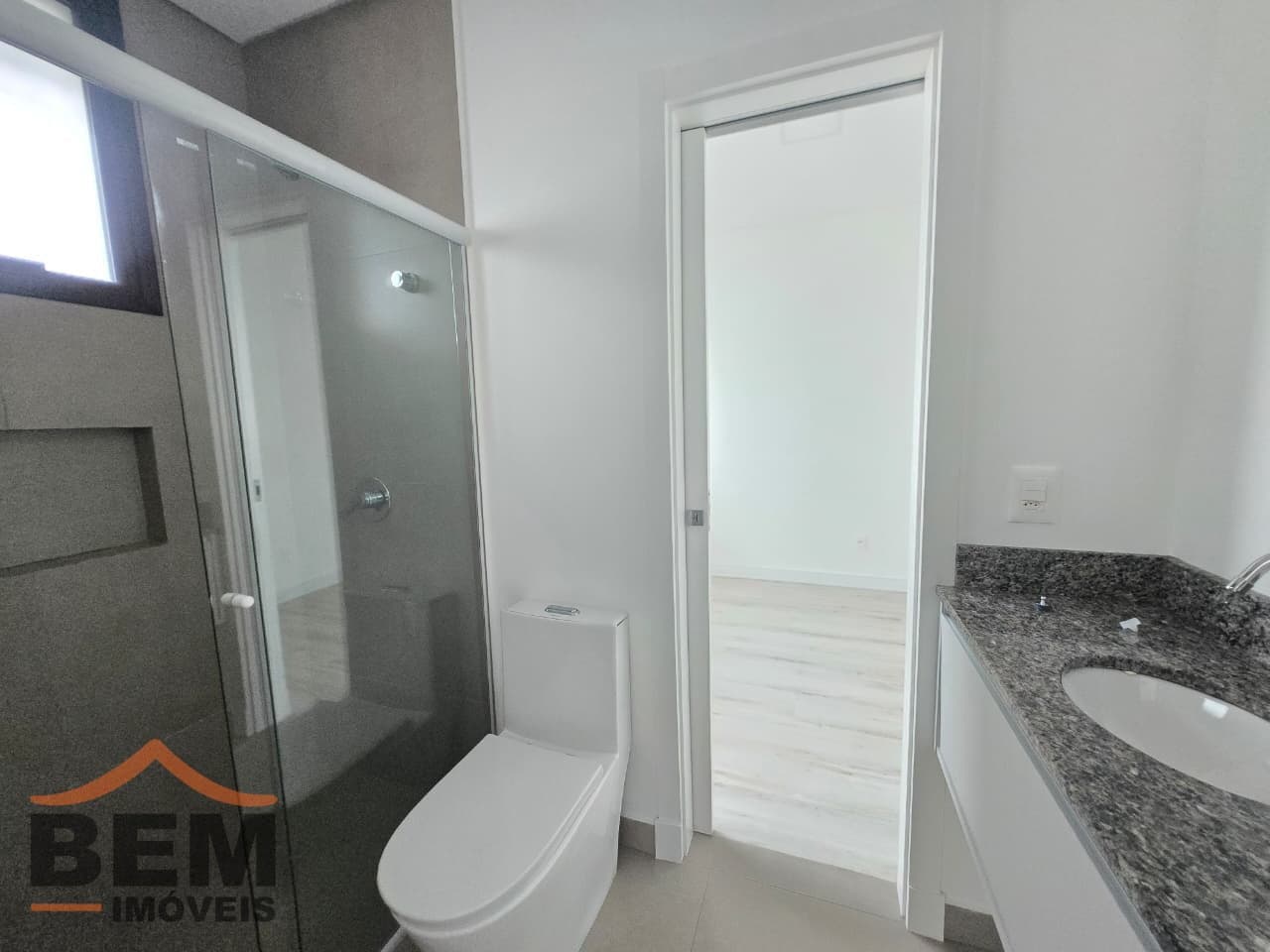 Apartamento para Locação com 3 quartos sendo 1 suíte, 2 vagas no bairro Centro em Camboriú/SC: 14-BANHEIRO
