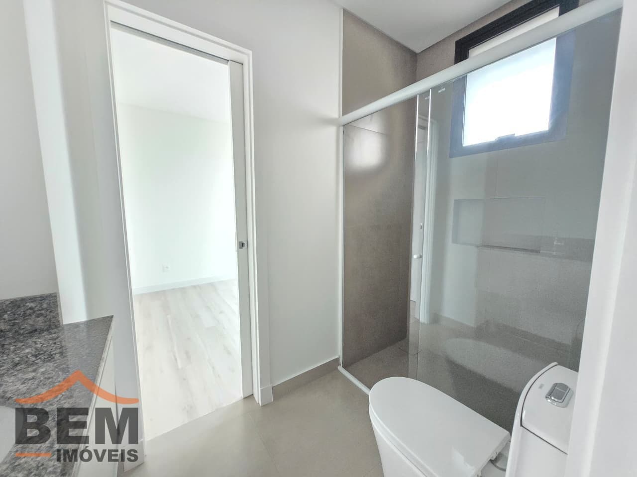 Apartamento para Locação com 3 quartos sendo 1 suíte, 2 vagas no bairro Centro em Camboriú/SC: 15-BANHEIRO