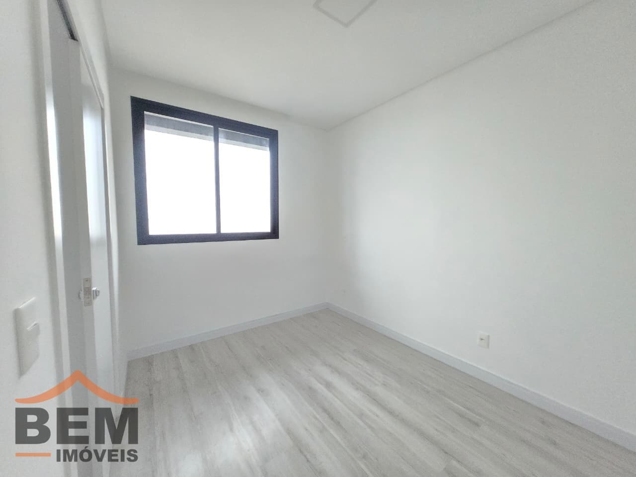 Apartamento para Locação com 3 quartos sendo 1 suíte, 2 vagas no bairro Centro em Camboriú/SC: 16-DEMI-SUÍTE