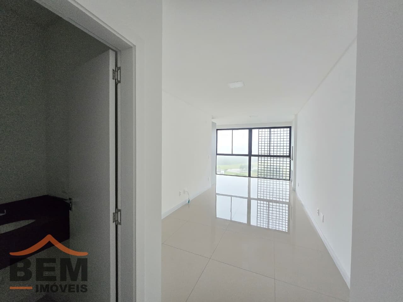 Apartamento para Locação com 3 quartos sendo 1 suíte, 2 vagas no bairro Centro em Camboriú/SC: 17-DEMI-SUÍTE