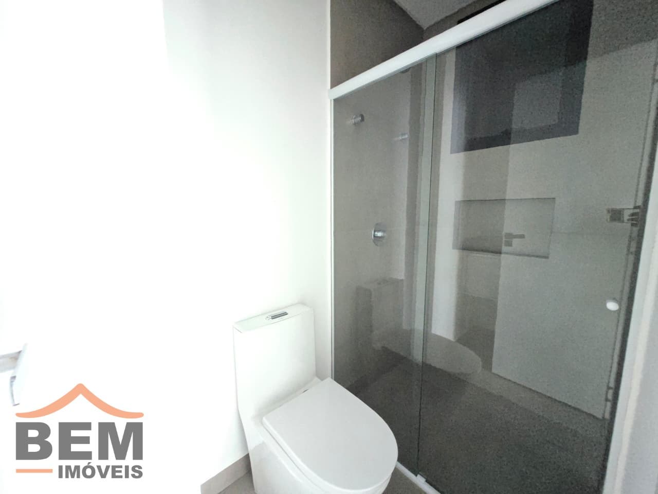 Apartamento para Locação com 3 quartos sendo 1 suíte, 2 vagas no bairro Centro em Camboriú/SC: 11-BANHEIRO