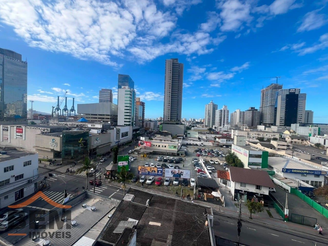 Apartamento para Locação com 3 quartos sendo 1 suíte, 1 vaga no bairro Centro em Itajaí/SC