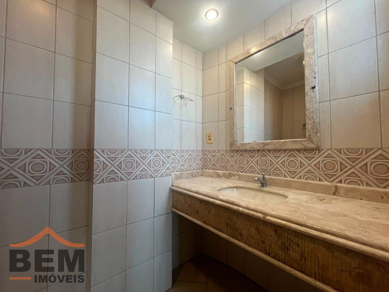 Apartamento para Locação com 3 quartos sendo 1 suíte, 1 vaga no bairro Centro em Itajaí/SC