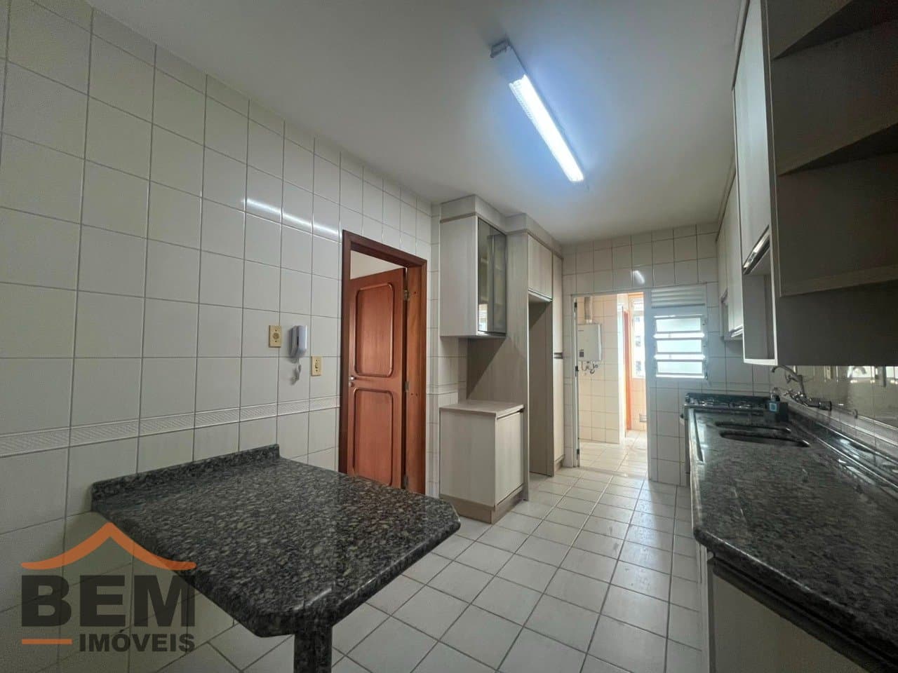 Apartamento para Locação com 3 quartos sendo 1 suíte, 1 vaga no bairro Centro em Itajaí/SC