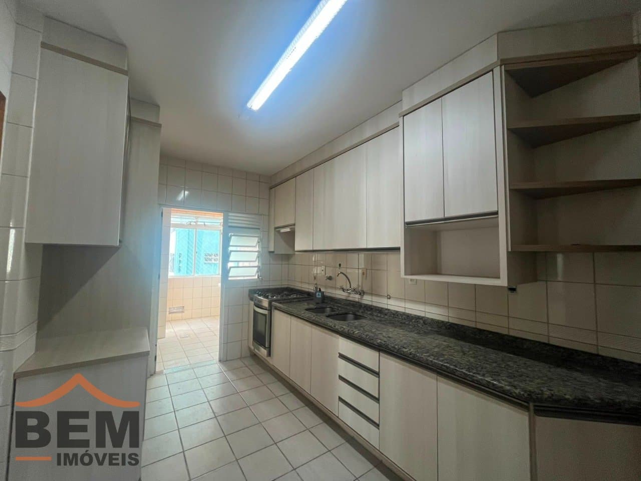 Apartamento para Locação com 3 quartos sendo 1 suíte, 1 vaga no bairro Centro em Itajaí/SC