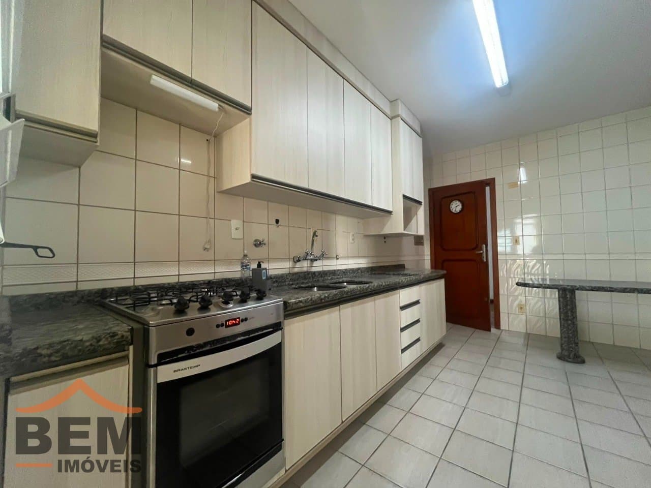 Apartamento para Locação com 3 quartos sendo 1 suíte, 1 vaga no bairro Centro em Itajaí/SC