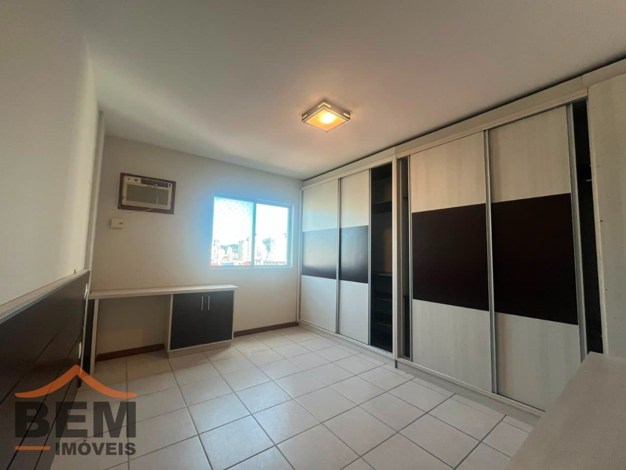 Apartamento para Locação com 3 quartos sendo 1 suíte, 1 vaga no bairro Centro em Itajaí/SC