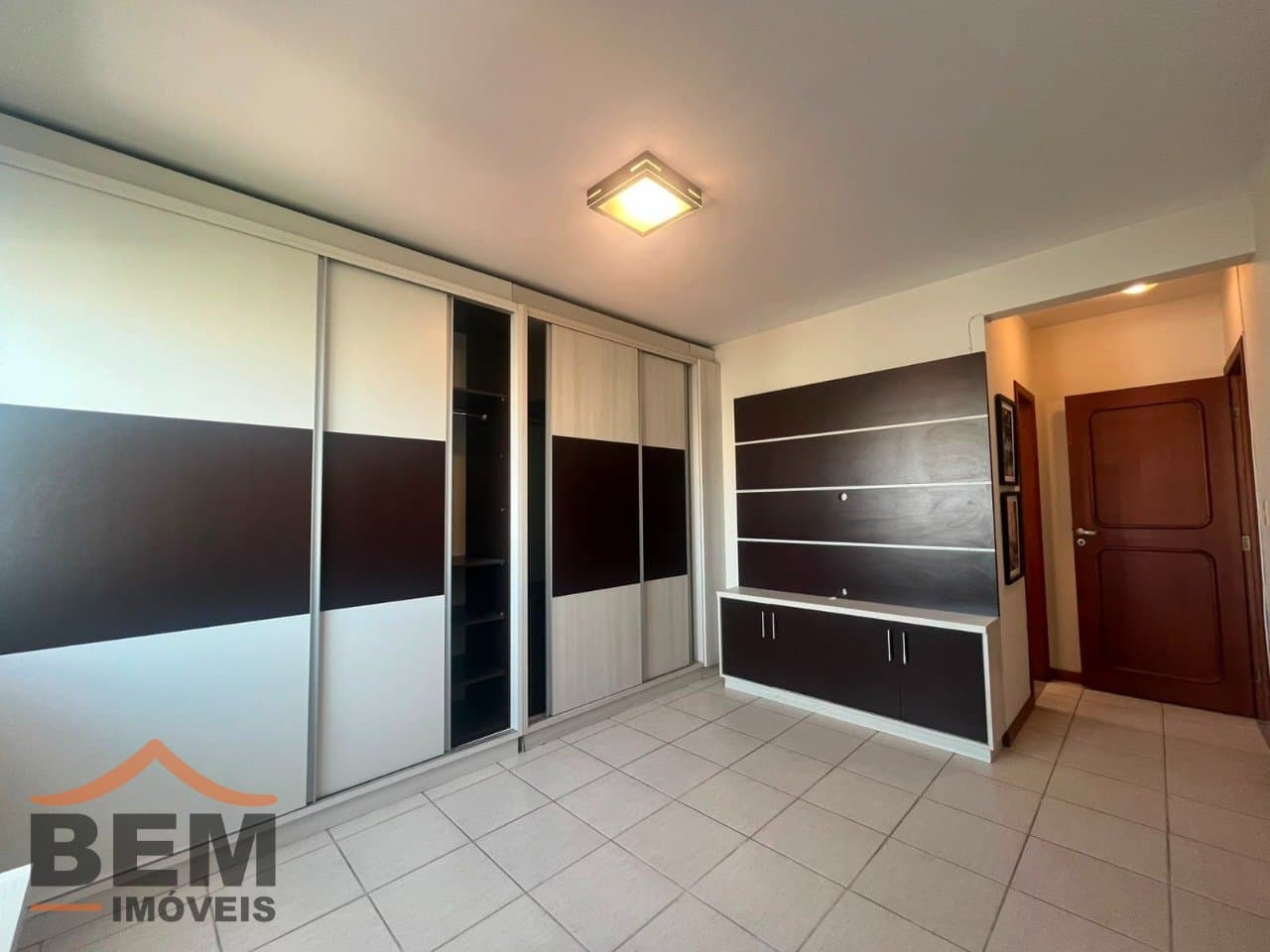 Apartamento para Locação com 3 quartos sendo 1 suíte, 1 vaga no bairro Centro em Itajaí/SC
