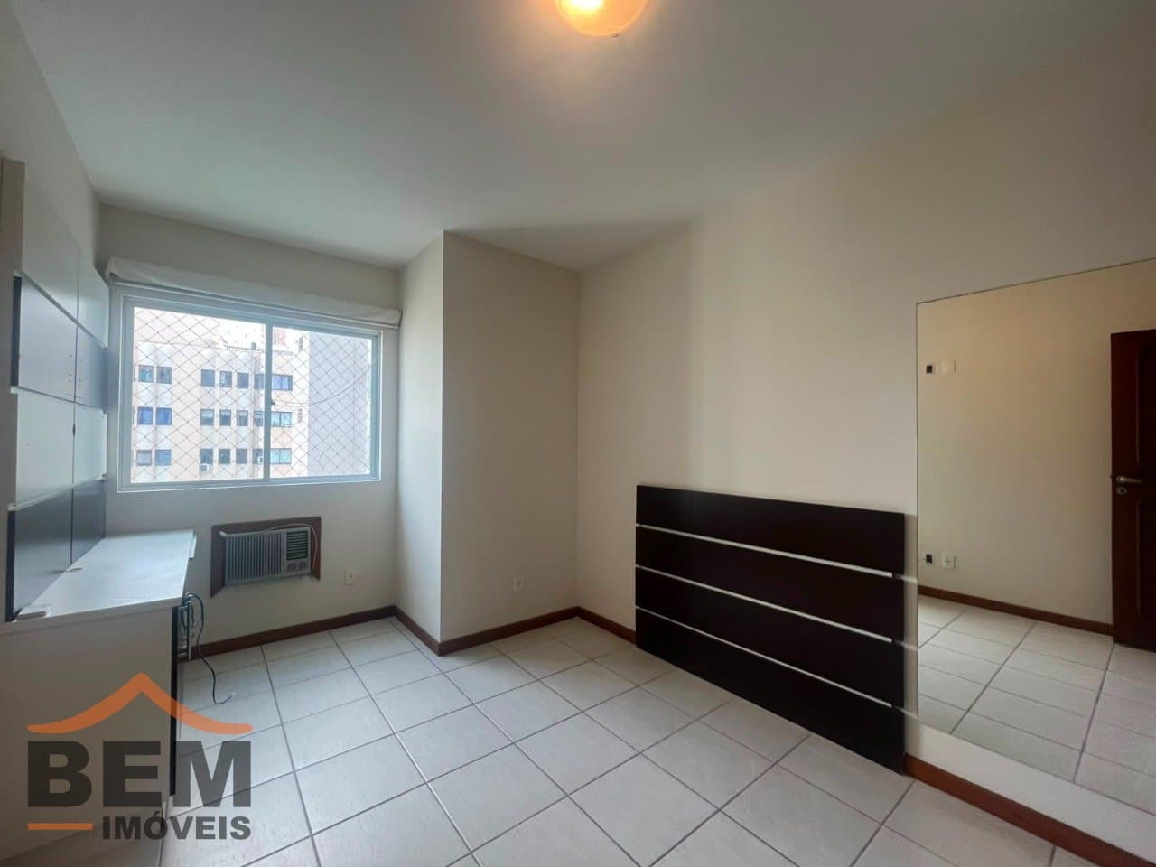 Apartamento para Locação com 3 quartos sendo 1 suíte, 1 vaga no bairro Centro em Itajaí/SC