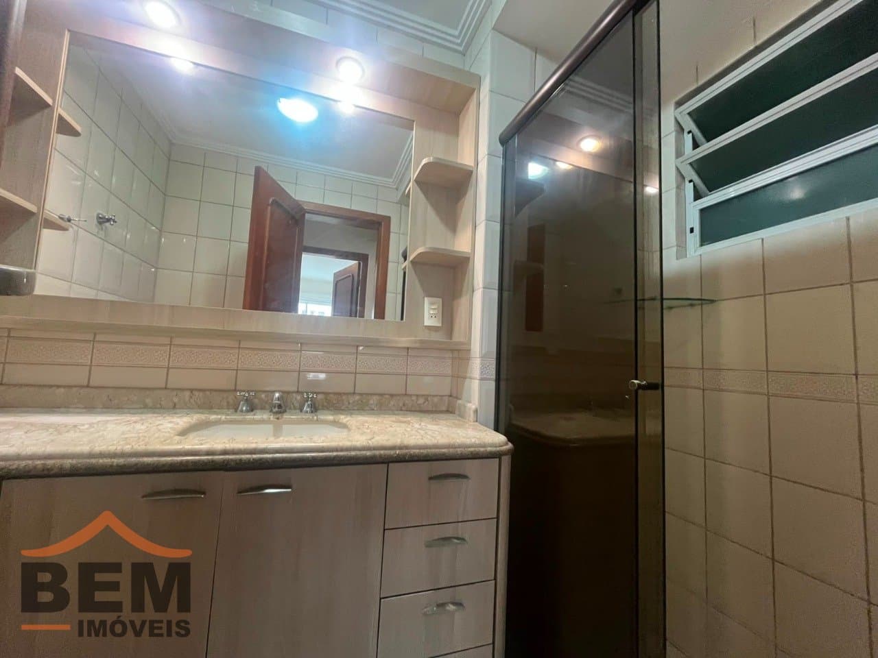 Apartamento para Locação com 3 quartos sendo 1 suíte, 1 vaga no bairro Centro em Itajaí/SC