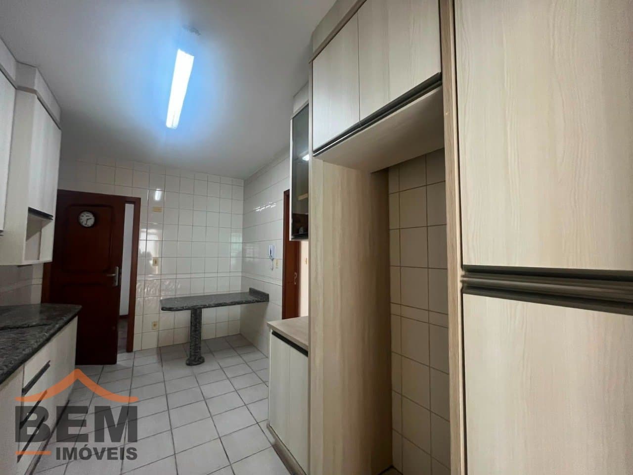 Apartamento para Locação com 3 quartos sendo 1 suíte, 1 vaga no bairro Centro em Itajaí/SC