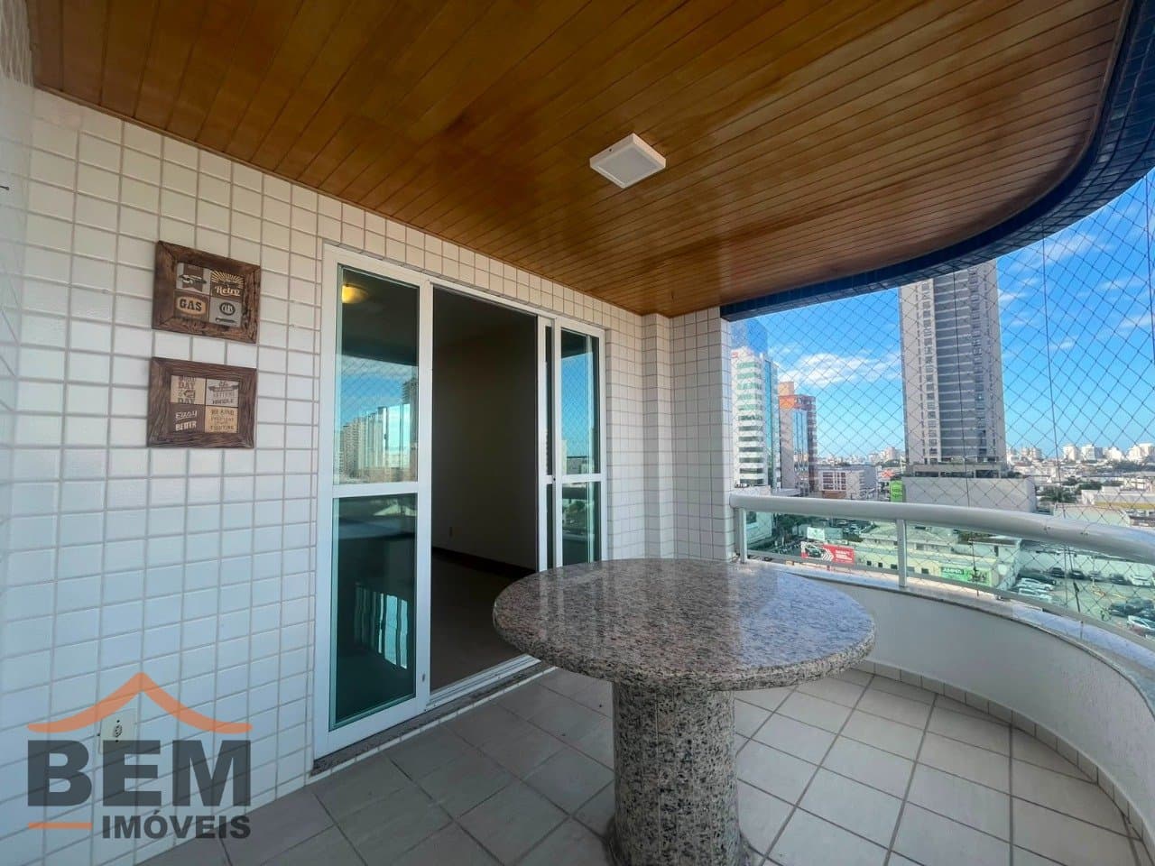Apartamento para Locação com 3 quartos sendo 1 suíte, 1 vaga no bairro Centro em Itajaí/SC
